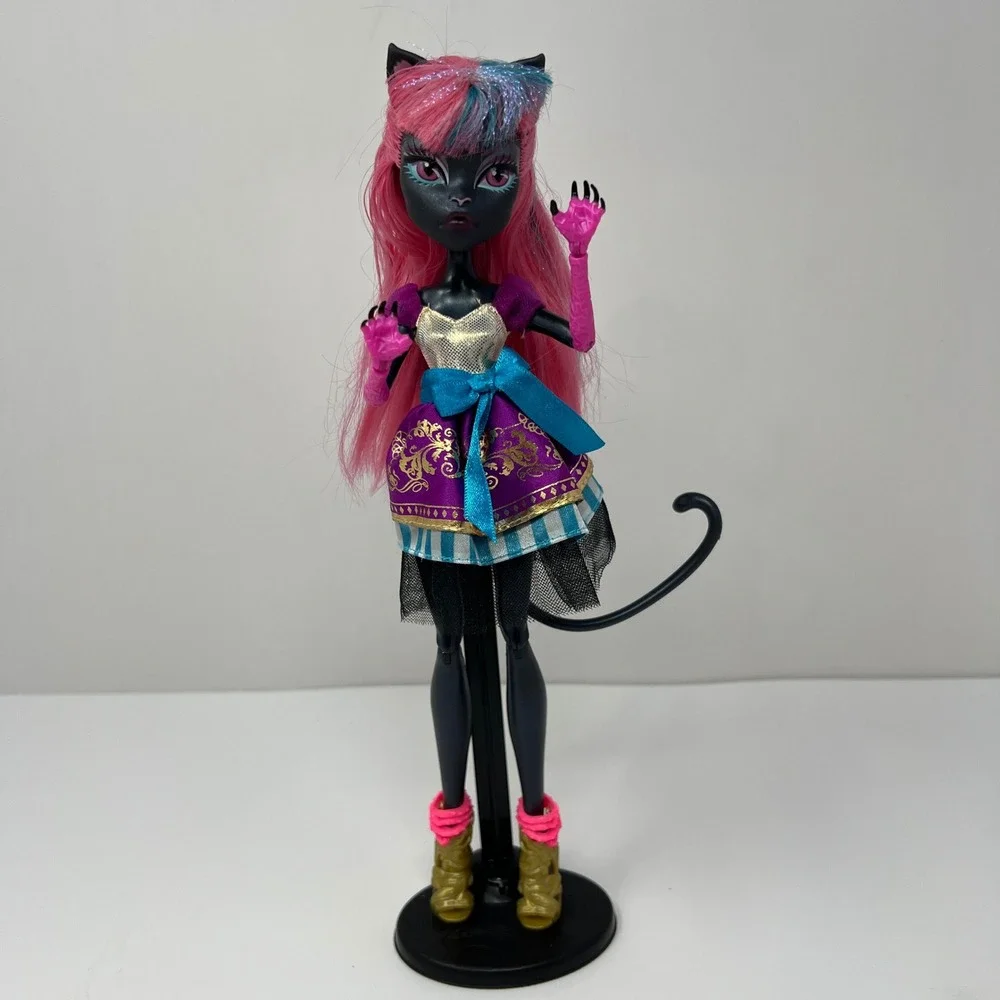 Monster High Catty Noir Boo York Doll Pink Black Feline Pop Star Figure CJF27